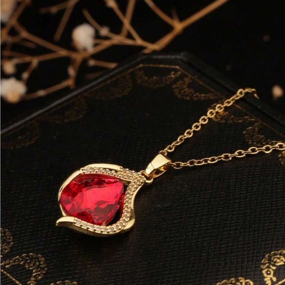 ⚠️Clearance Elegant Gold and Red Teardrop Pendant Necklace - Picture 2 of 2